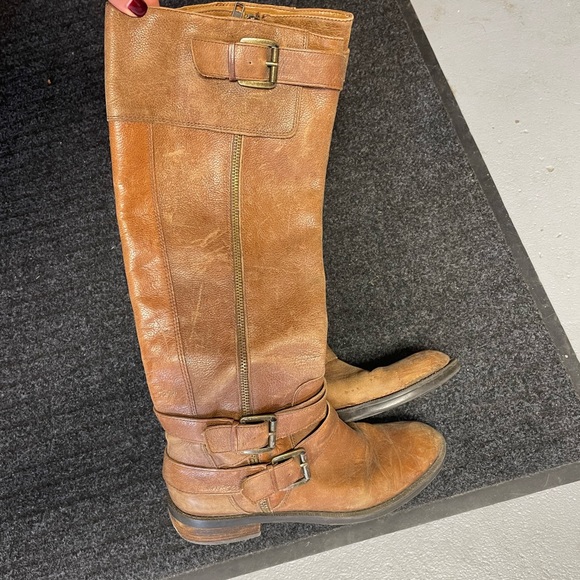 Brown leather zip up boots - Picture 2 of 3